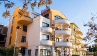 Apartamentos De Lujo, alojamiento privado en Dobre Vode, Montenegro