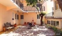 Gueathose & Apartments OTO, private accommodation in city Sutomore, Montenegro